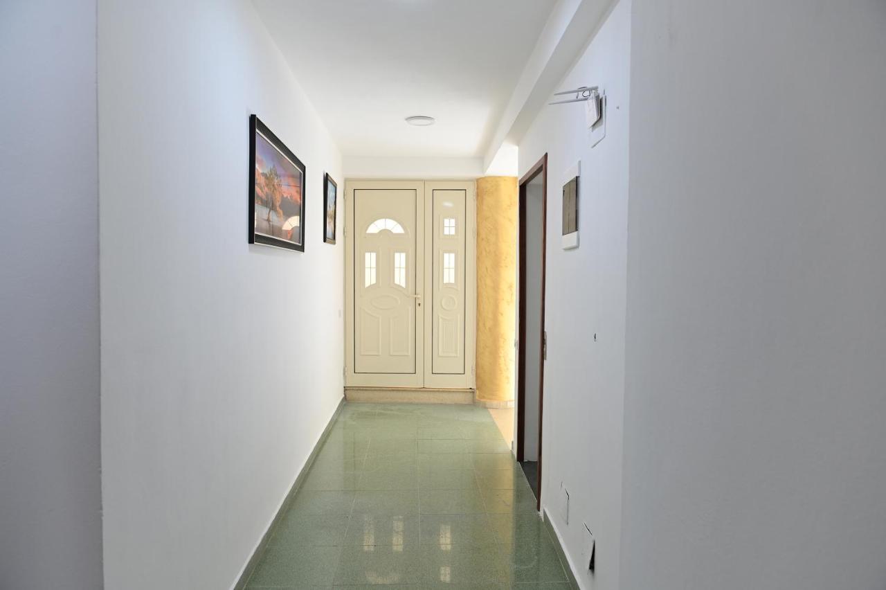 Vila Oxinn Kryemëdhej Dış mekan fotoğraf