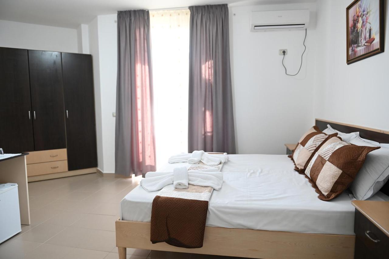 Vila Oxinn Kryemëdhej Dış mekan fotoğraf