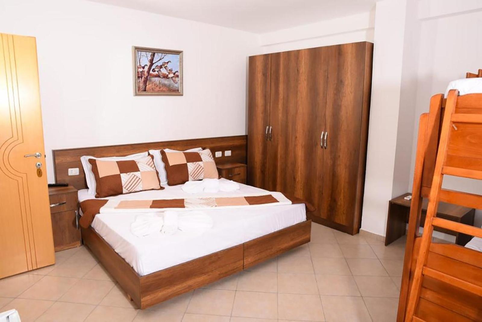 Vila Oxinn Kryemëdhej Dış mekan fotoğraf